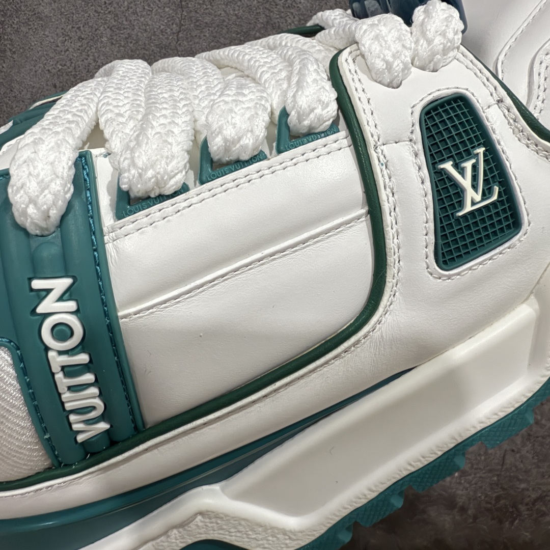 图片[4]-【LW纯原】驴家LV Trainer Maxi 胖丁系列 原版完美楦型 东莞大厂出产 品控胜过市面百分之95 原版正确TPU大底 大底克重500k 独家底磨 实物到手质感重量完全区别与市面版本。 开发费5w+ 质感媲美原版 密集度超高 区别于同行色泽质感 意大利进口头层一刀切小牛皮 皮料厚实度韧性高于市面 原版垫脚聚米微料加透气英伦网布 都是按正品一比一打造开发 不偷半点料 不掺半点假 细节原版一致 可对比 全包套原版包装配件 目前市面一梯队级别 ⚠市场太杂请注意混卖版本 可区别材料 版型 质感 包装配件 一切肉眼可见的细节。 尺码男女鞋 35 36 37 38 39 40 41 42 43 44 45 46-选品中心