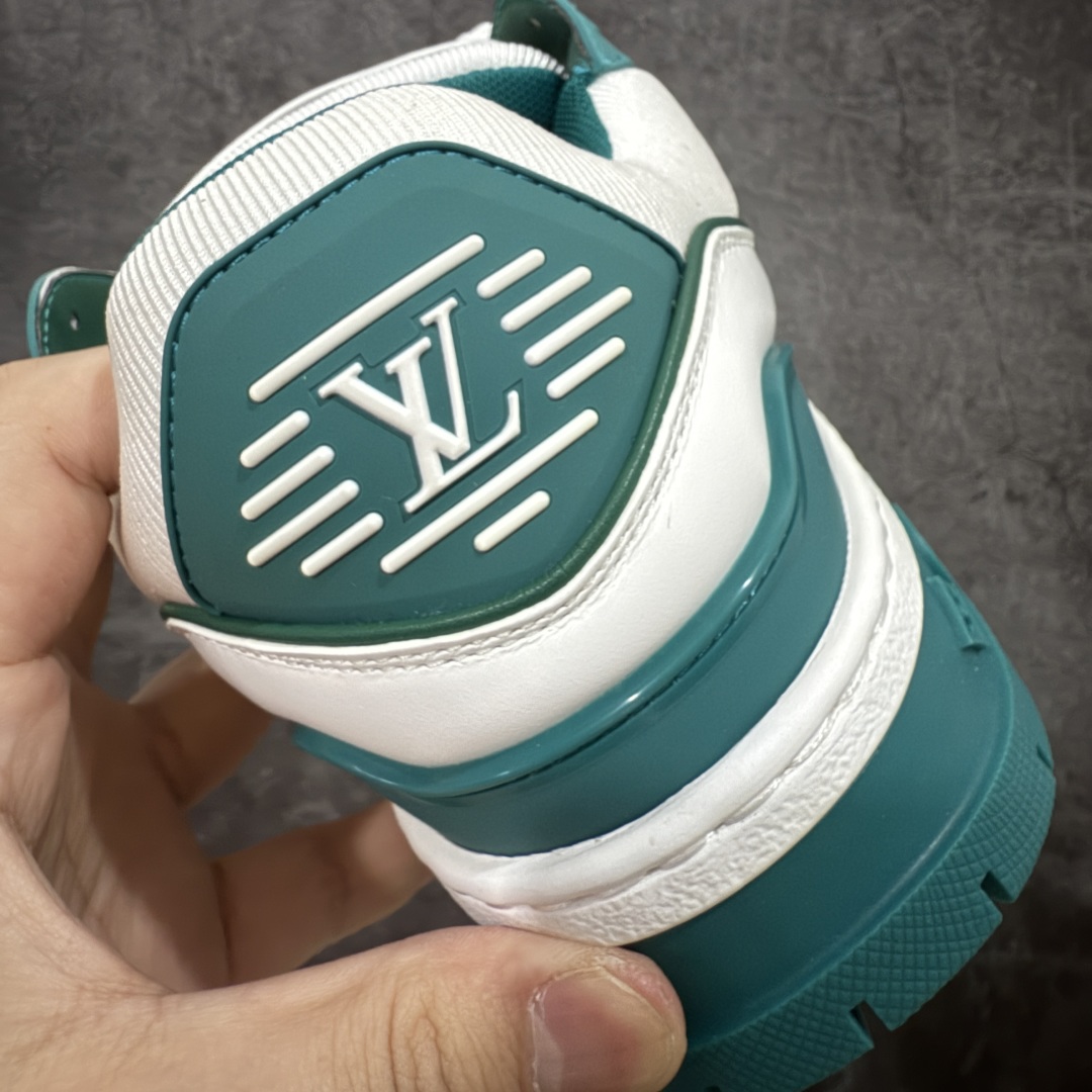 图片[2]-【LW纯原】驴家LV Trainer Maxi 胖丁系列 原版完美楦型 东莞大厂出产 品控胜过市面百分之95 原版正确TPU大底 大底克重500k 独家底磨 实物到手质感重量完全区别与市面版本。 开发费5w+ 质感媲美原版 密集度超高 区别于同行色泽质感 意大利进口头层一刀切小牛皮 皮料厚实度韧性高于市面 原版垫脚聚米微料加透气英伦网布 都是按正品一比一打造开发 不偷半点料 不掺半点假 细节原版一致 可对比 全包套原版包装配件 目前市面一梯队级别 ⚠市场太杂请注意混卖版本 可区别材料 版型 质感 包装配件 一切肉眼可见的细节。 尺码男女鞋 35 36 37 38 39 40 41 42 43 44 45 46-选品中心