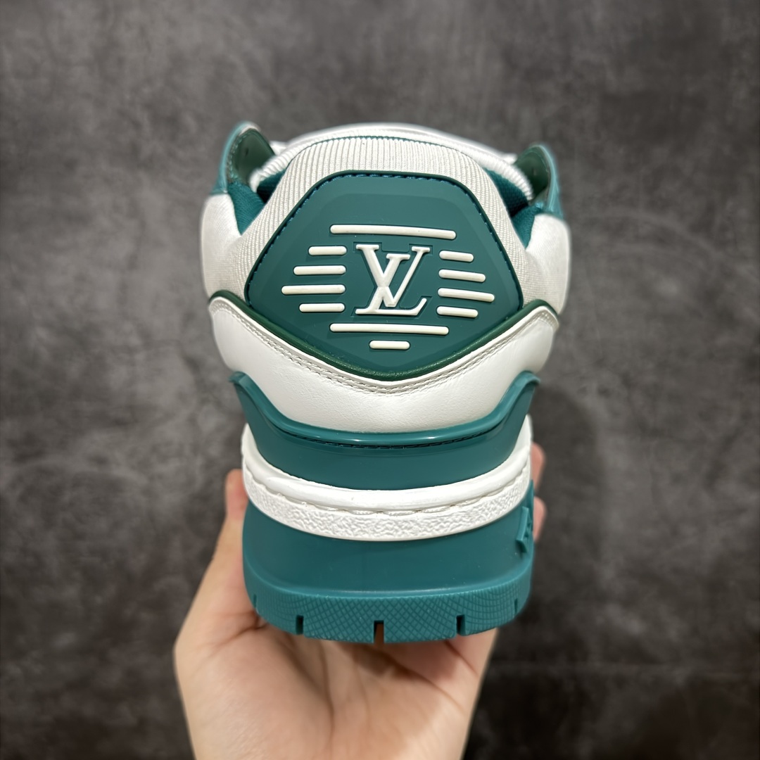 图片[4]-【LW纯原】驴家LV Trainer Maxi 胖丁系列 原版完美楦型 东莞大厂出产 品控胜过市面百分之95 原版正确TPU大底 大底克重500k 独家底磨 实物到手质感重量完全区别与市面版本。 开发费5w+ 质感媲美原版 密集度超高 区别于同行色泽质感 意大利进口头层一刀切小牛皮 皮料厚实度韧性高于市面 原版垫脚聚米微料加透气英伦网布 都是按正品一比一打造开发 不偷半点料 不掺半点假 细节原版一致 可对比 全包套原版包装配件 目前市面一梯队级别 ⚠市场太杂请注意混卖版本 可区别材料 版型 质感 包装配件 一切肉眼可见的细节。 尺码男女鞋 35 36 37 38 39 40 41 42 43 44 45 46-选品中心