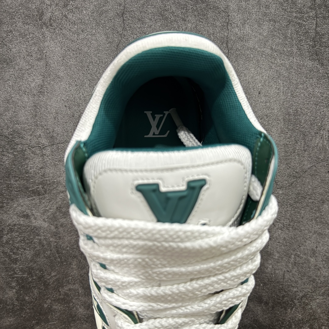 图片[8]-【LW纯原】驴家LV Trainer Maxi 胖丁系列 原版完美楦型 东莞大厂出产 品控胜过市面百分之95 原版正确TPU大底 大底克重500k 独家底磨 实物到手质感重量完全区别与市面版本。 开发费5w+ 质感媲美原版 密集度超高 区别于同行色泽质感 意大利进口头层一刀切小牛皮 皮料厚实度韧性高于市面 原版垫脚聚米微料加透气英伦网布 都是按正品一比一打造开发 不偷半点料 不掺半点假 细节原版一致 可对比 全包套原版包装配件 目前市面一梯队级别 ⚠市场太杂请注意混卖版本 可区别材料 版型 质感 包装配件 一切肉眼可见的细节。 尺码男女鞋 35 36 37 38 39 40 41 42 43 44 45 46-选品中心