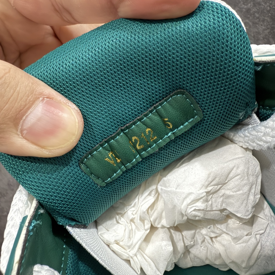 图片[7]-【LW纯原】驴家LV Trainer Maxi 胖丁系列 原版完美楦型 东莞大厂出产 品控胜过市面百分之95 原版正确TPU大底 大底克重500k 独家底磨 实物到手质感重量完全区别与市面版本。 开发费5w+ 质感媲美原版 密集度超高 区别于同行色泽质感 意大利进口头层一刀切小牛皮 皮料厚实度韧性高于市面 原版垫脚聚米微料加透气英伦网布 都是按正品一比一打造开发 不偷半点料 不掺半点假 细节原版一致 可对比 全包套原版包装配件 目前市面一梯队级别 ⚠市场太杂请注意混卖版本 可区别材料 版型 质感 包装配件 一切肉眼可见的细节。 尺码男女鞋 35 36 37 38 39 40 41 42 43 44 45 46-选品中心