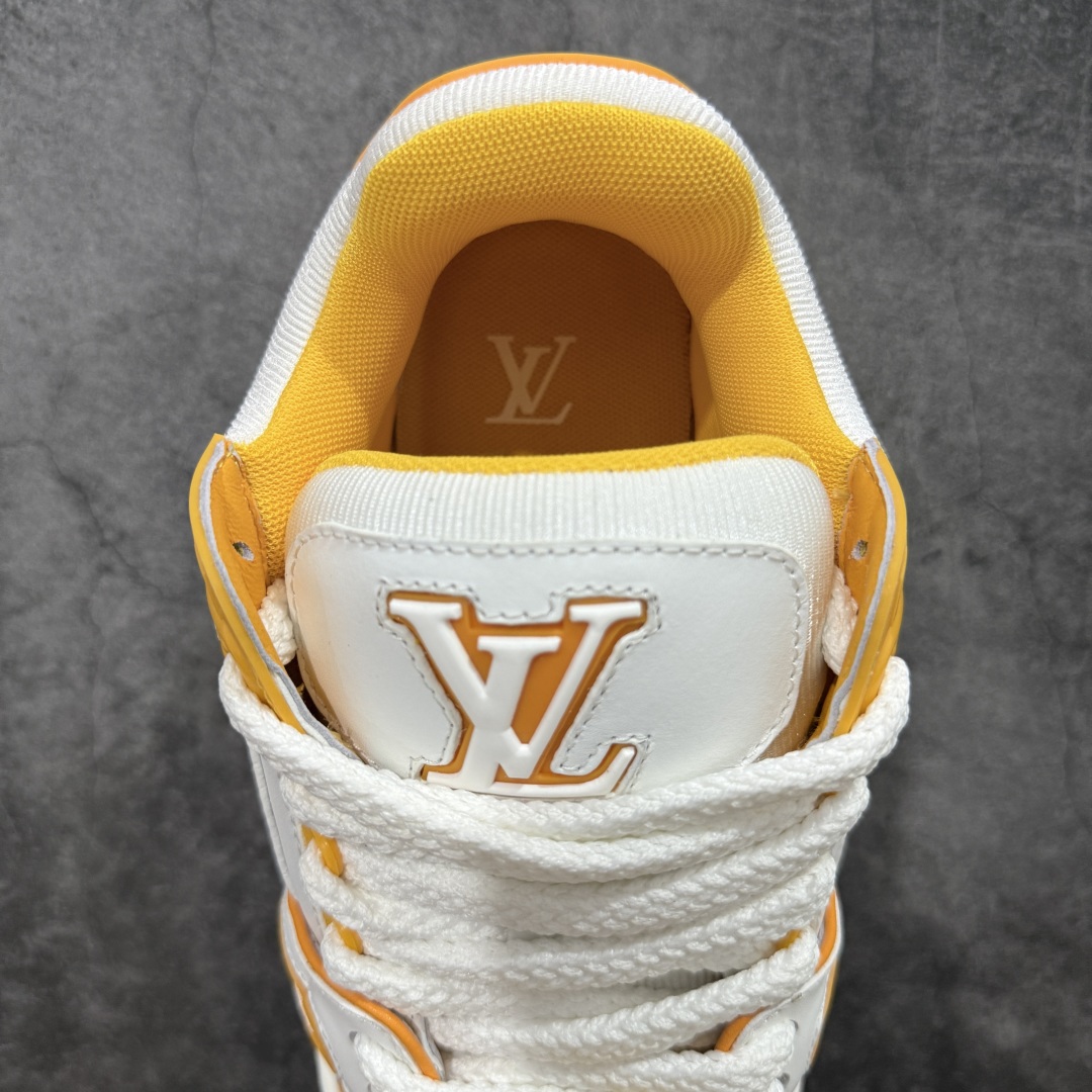 图片[8]-【LW纯原】驴家LV Trainer Maxi 胖丁系列 原版完美楦型 东莞大厂出产 品控胜过市面百分之95 原版正确TPU大底 大底克重500k 独家底磨 实物到手质感重量完全区别与市面版本。 开发费5w+ 质感媲美原版 密集度超高 区别于同行色泽质感 意大利进口头层一刀切小牛皮 皮料厚实度韧性高于市面 原版垫脚聚米微料加透气英伦网布 都是按正品一比一打造开发 不偷半点料 不掺半点假 细节原版一致 可对比 全包套原版包装配件 目前市面一梯队级别 ⚠市场太杂请注意混卖版本 可区别材料 版型 质感 包装配件 一切肉眼可见的细节。 尺码男女鞋 35 36 37 38 39 40 41 42 43 44 45 46-选品中心