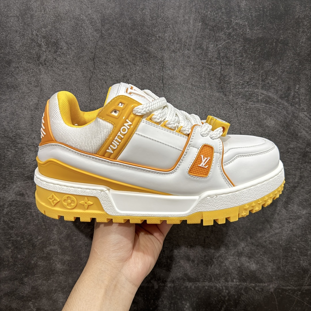 【LW纯原】驴家LV Trainer Maxi 胖丁系列 原版完美楦型 东莞大厂出产 品控胜过市面百分之95 原版正确TPU大底 大底克重500k 独家底磨 实物到手质感重量完全区别与市面版本。 开发费5w+ 质感媲美原版 密集度超高 区别于同行色泽质感 意大利进口头层一刀切小牛皮 皮料厚实度韧性高于市面 原版垫脚聚米微料加透气英伦网布 都是按正品一比一打造开发 不偷半点料 不掺半点假 细节原版一致 可对比 全包套原版包装配件 目前市面一梯队级别 ⚠市场太杂请注意混卖版本 可区别材料 版型 质感 包装配件 一切肉眼可见的细节。 尺码男女鞋 35 36 37 38 39 40 41 42 43 44 45 46-选品中心
