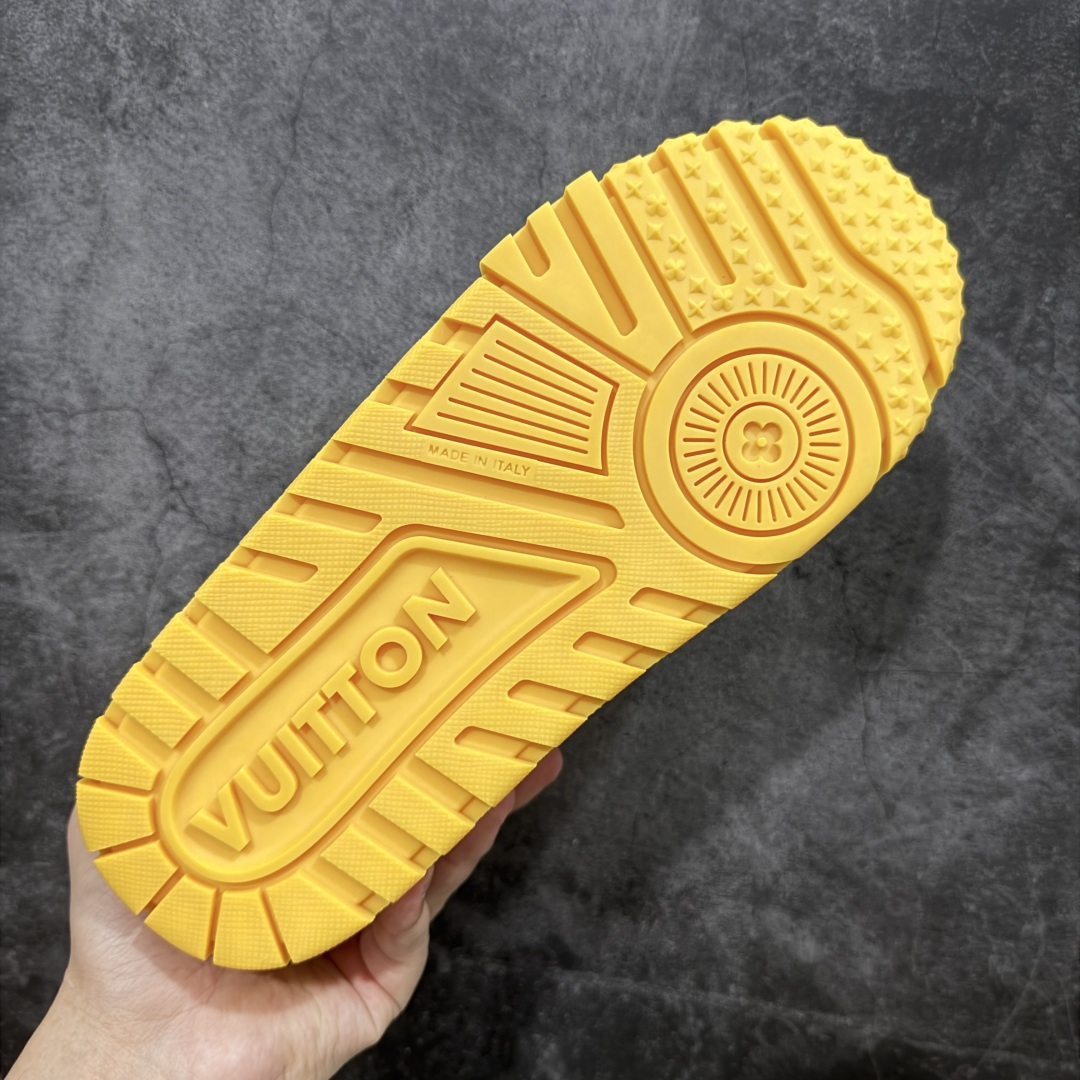 图片[9]-【LW纯原】驴家LV Trainer Maxi 胖丁系列 原版完美楦型 东莞大厂出产 品控胜过市面百分之95 原版正确TPU大底 大底克重500k 独家底磨 实物到手质感重量完全区别与市面版本。 开发费5w+ 质感媲美原版 密集度超高 区别于同行色泽质感 意大利进口头层一刀切小牛皮 皮料厚实度韧性高于市面 原版垫脚聚米微料加透气英伦网布 都是按正品一比一打造开发 不偷半点料 不掺半点假 细节原版一致 可对比 全包套原版包装配件 目前市面一梯队级别 ⚠市场太杂请注意混卖版本 可区别材料 版型 质感 包装配件 一切肉眼可见的细节。 尺码男女鞋 35 36 37 38 39 40 41 42 43 44 45 46-选品中心