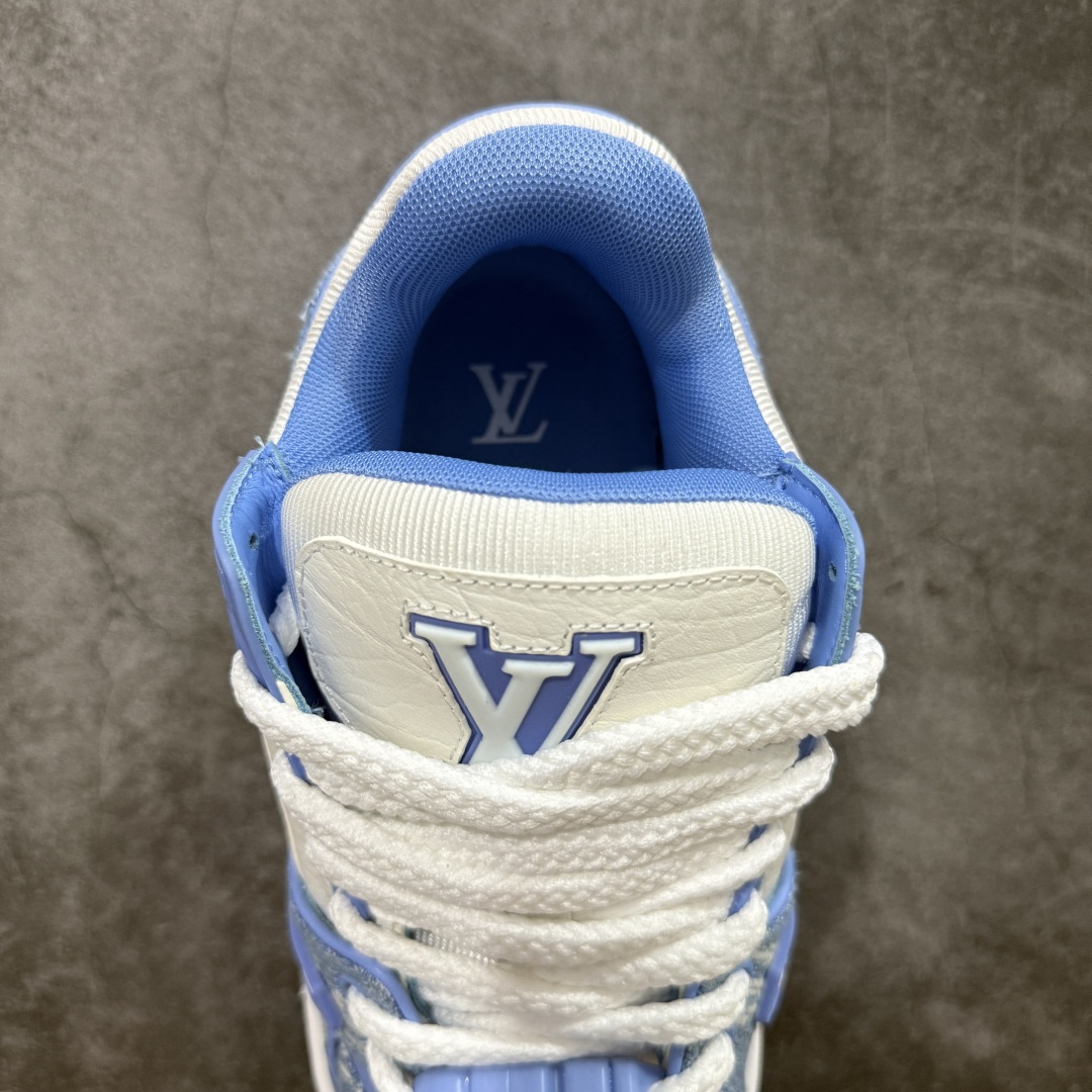 图片[8]-【LW纯原】驴家LV Trainer Maxi 胖丁系列 原版完美楦型 东莞大厂出产 品控胜过市面百分之95 原版正确TPU大底 大底克重500k 独家底磨 实物到手质感重量完全区别与市面版本。 开发费5w+ 质感媲美原版 密集度超高 区别于同行色泽质感 意大利进口头层一刀切小牛皮 皮料厚实度韧性高于市面 原版垫脚聚米微料加透气英伦网布 都是按正品一比一打造开发 不偷半点料 不掺半点假 细节原版一致 可对比 全包套原版包装配件 目前市面一梯队级别 ⚠市场太杂请注意混卖版本 可区别材料 版型 质感 包装配件 一切肉眼可见的细节。 尺码男女鞋 35 36 37 38 39 40 41 42 43 44 45 46-选品中心