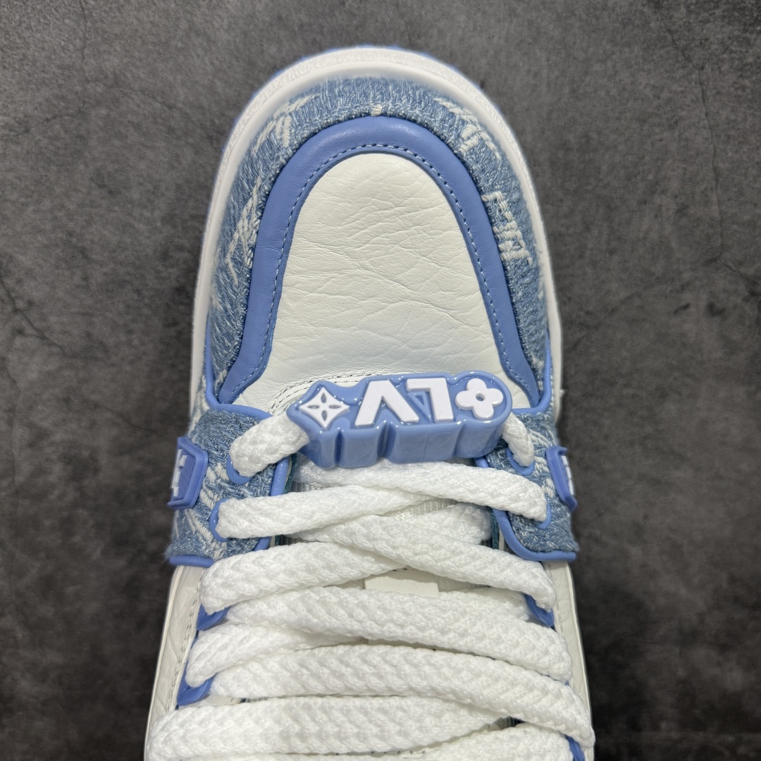 图片[5]-【LW纯原】驴家LV Trainer Maxi 胖丁系列 原版完美楦型 东莞大厂出产 品控胜过市面百分之95 原版正确TPU大底 大底克重500k 独家底磨 实物到手质感重量完全区别与市面版本。 开发费5w+ 质感媲美原版 密集度超高 区别于同行色泽质感 意大利进口头层一刀切小牛皮 皮料厚实度韧性高于市面 原版垫脚聚米微料加透气英伦网布 都是按正品一比一打造开发 不偷半点料 不掺半点假 细节原版一致 可对比 全包套原版包装配件 目前市面一梯队级别 ⚠市场太杂请注意混卖版本 可区别材料 版型 质感 包装配件 一切肉眼可见的细节。 尺码男女鞋 35 36 37 38 39 40 41 42 43 44 45 46-选品中心