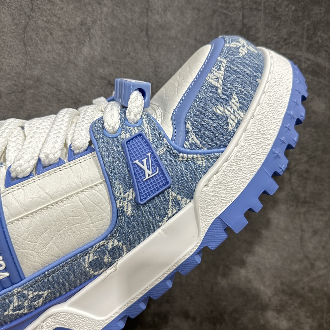 图片[6]-【LW纯原】驴家LV Trainer Maxi 胖丁系列 原版完美楦型 东莞大厂出产 品控胜过市面百分之95 原版正确TPU大底 大底克重500k 独家底磨 实物到手质感重量完全区别与市面版本。 开发费5w+ 质感媲美原版 密集度超高 区别于同行色泽质感 意大利进口头层一刀切小牛皮 皮料厚实度韧性高于市面 原版垫脚聚米微料加透气英伦网布 都是按正品一比一打造开发 不偷半点料 不掺半点假 细节原版一致 可对比 全包套原版包装配件 目前市面一梯队级别 ⚠市场太杂请注意混卖版本 可区别材料 版型 质感 包装配件 一切肉眼可见的细节。 尺码男女鞋 35 36 37 38 39 40 41 42 43 44 45 46-选品中心