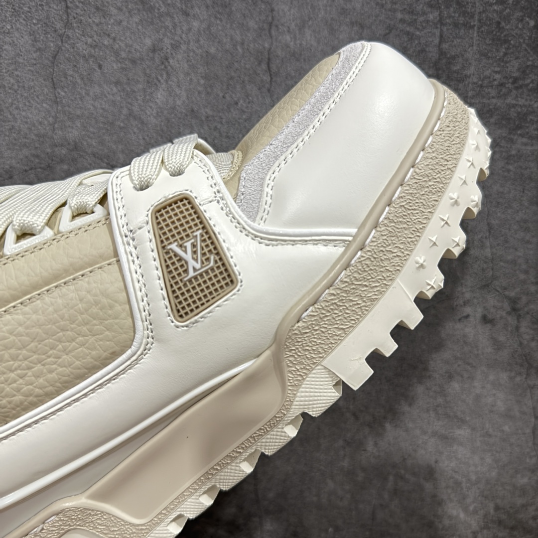 图片[6]-【LW纯原】驴家LV Trainer Maxi 胖丁系列 原版完美楦型 东莞大厂出产 品控胜过市面百分之95 原版正确TPU大底 大底克重500k 独家底磨 实物到手质感重量完全区别与市面版本。 开发费5w+ 质感媲美原版 密集度超高 区别于同行色泽质感 意大利进口头层一刀切小牛皮 皮料厚实度韧性高于市面 原版垫脚聚米微料加透气英伦网布 都是按正品一比一打造开发 不偷半点料 不掺半点假 细节原版一致 可对比 全包套原版包装配件 目前市面一梯队级别 ⚠市场太杂请注意混卖版本 可区别材料 版型 质感 包装配件 一切肉眼可见的细节。 尺码男女鞋 35 36 37 38 39 40 41 42 43 44 45 46-选品中心