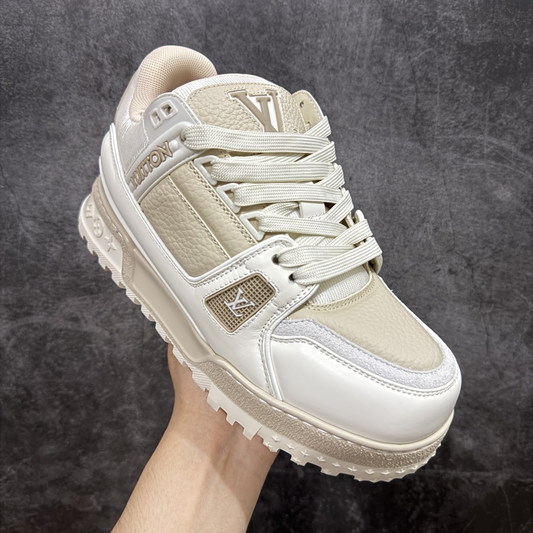 图片[3]-【LW纯原】驴家LV Trainer Maxi 胖丁系列 原版完美楦型 东莞大厂出产 品控胜过市面百分之95 原版正确TPU大底 大底克重500k 独家底磨 实物到手质感重量完全区别与市面版本。 开发费5w+ 质感媲美原版 密集度超高 区别于同行色泽质感 意大利进口头层一刀切小牛皮 皮料厚实度韧性高于市面 原版垫脚聚米微料加透气英伦网布 都是按正品一比一打造开发 不偷半点料 不掺半点假 细节原版一致 可对比 全包套原版包装配件 目前市面一梯队级别 ⚠市场太杂请注意混卖版本 可区别材料 版型 质感 包装配件 一切肉眼可见的细节。 尺码男女鞋 35 36 37 38 39 40 41 42 43 44 45 46-选品中心