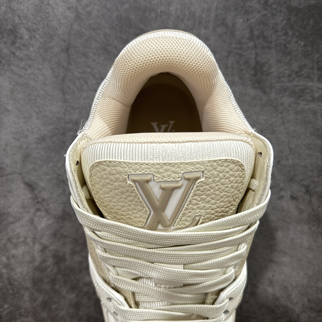 图片[8]-【LW纯原】驴家LV Trainer Maxi 胖丁系列 原版完美楦型 东莞大厂出产 品控胜过市面百分之95 原版正确TPU大底 大底克重500k 独家底磨 实物到手质感重量完全区别与市面版本。 开发费5w+ 质感媲美原版 密集度超高 区别于同行色泽质感 意大利进口头层一刀切小牛皮 皮料厚实度韧性高于市面 原版垫脚聚米微料加透气英伦网布 都是按正品一比一打造开发 不偷半点料 不掺半点假 细节原版一致 可对比 全包套原版包装配件 目前市面一梯队级别 ⚠市场太杂请注意混卖版本 可区别材料 版型 质感 包装配件 一切肉眼可见的细节。 尺码男女鞋 35 36 37 38 39 40 41 42 43 44 45 46-选品中心