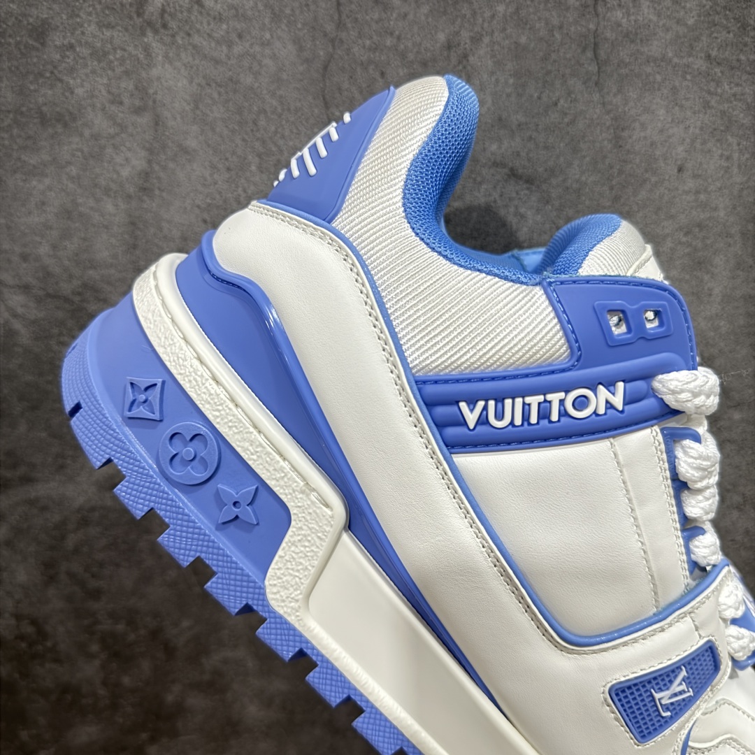 图片[7]-【LW纯原】驴家LV Trainer Maxi 胖丁系列 原版完美楦型 东莞大厂出产 品控胜过市面百分之95 原版正确TPU大底 大底克重500k 独家底磨 实物到手质感重量完全区别与市面版本。 开发费5w+ 质感媲美原版 密集度超高 区别于同行色泽质感 意大利进口头层一刀切小牛皮 皮料厚实度韧性高于市面 原版垫脚聚米微料加透气英伦网布 都是按正品一比一打造开发 不偷半点料 不掺半点假 细节原版一致 可对比 全包套原版包装配件 目前市面一梯队级别 ⚠市场太杂请注意混卖版本 可区别材料 版型 质感 包装配件 一切肉眼可见的细节。 尺码男女鞋 35 36 37 38 39 40 41 42 43 44 45 46-选品中心