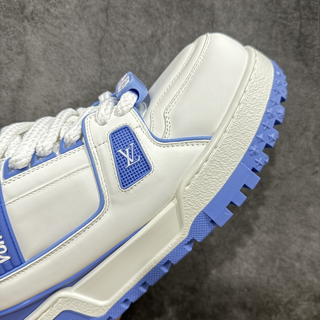 图片[6]-【LW纯原】驴家LV Trainer Maxi 胖丁系列 原版完美楦型 东莞大厂出产 品控胜过市面百分之95 原版正确TPU大底 大底克重500k 独家底磨 实物到手质感重量完全区别与市面版本。 开发费5w+ 质感媲美原版 密集度超高 区别于同行色泽质感 意大利进口头层一刀切小牛皮 皮料厚实度韧性高于市面 原版垫脚聚米微料加透气英伦网布 都是按正品一比一打造开发 不偷半点料 不掺半点假 细节原版一致 可对比 全包套原版包装配件 目前市面一梯队级别 ⚠市场太杂请注意混卖版本 可区别材料 版型 质感 包装配件 一切肉眼可见的细节。 尺码男女鞋 35 36 37 38 39 40 41 42 43 44 45 46-选品中心