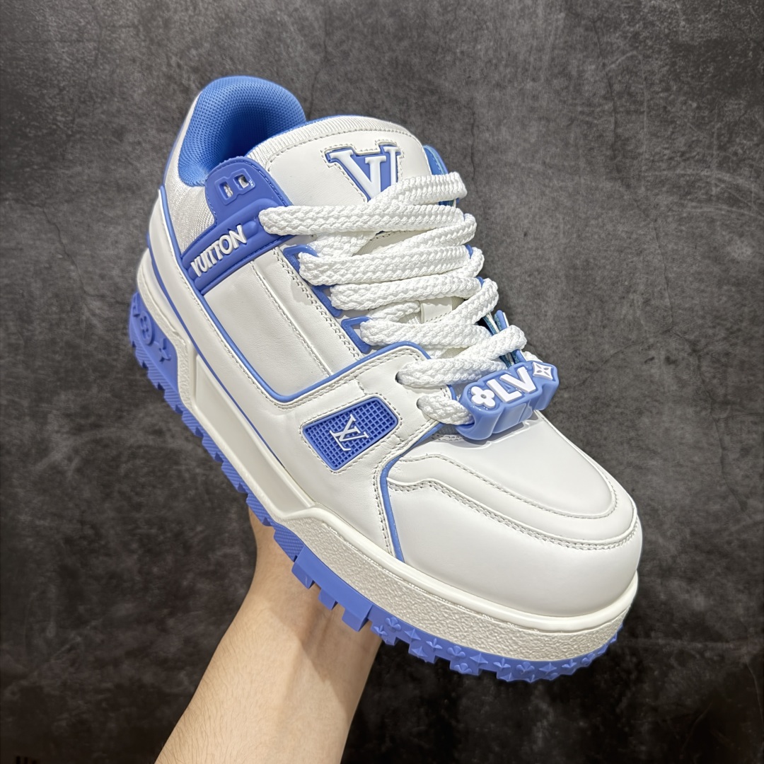 图片[3]-【LW纯原】驴家LV Trainer Maxi 胖丁系列 原版完美楦型 东莞大厂出产 品控胜过市面百分之95 原版正确TPU大底 大底克重500k 独家底磨 实物到手质感重量完全区别与市面版本。 开发费5w+ 质感媲美原版 密集度超高 区别于同行色泽质感 意大利进口头层一刀切小牛皮 皮料厚实度韧性高于市面 原版垫脚聚米微料加透气英伦网布 都是按正品一比一打造开发 不偷半点料 不掺半点假 细节原版一致 可对比 全包套原版包装配件 目前市面一梯队级别 ⚠市场太杂请注意混卖版本 可区别材料 版型 质感 包装配件 一切肉眼可见的细节。 尺码男女鞋 35 36 37 38 39 40 41 42 43 44 45 46-选品中心