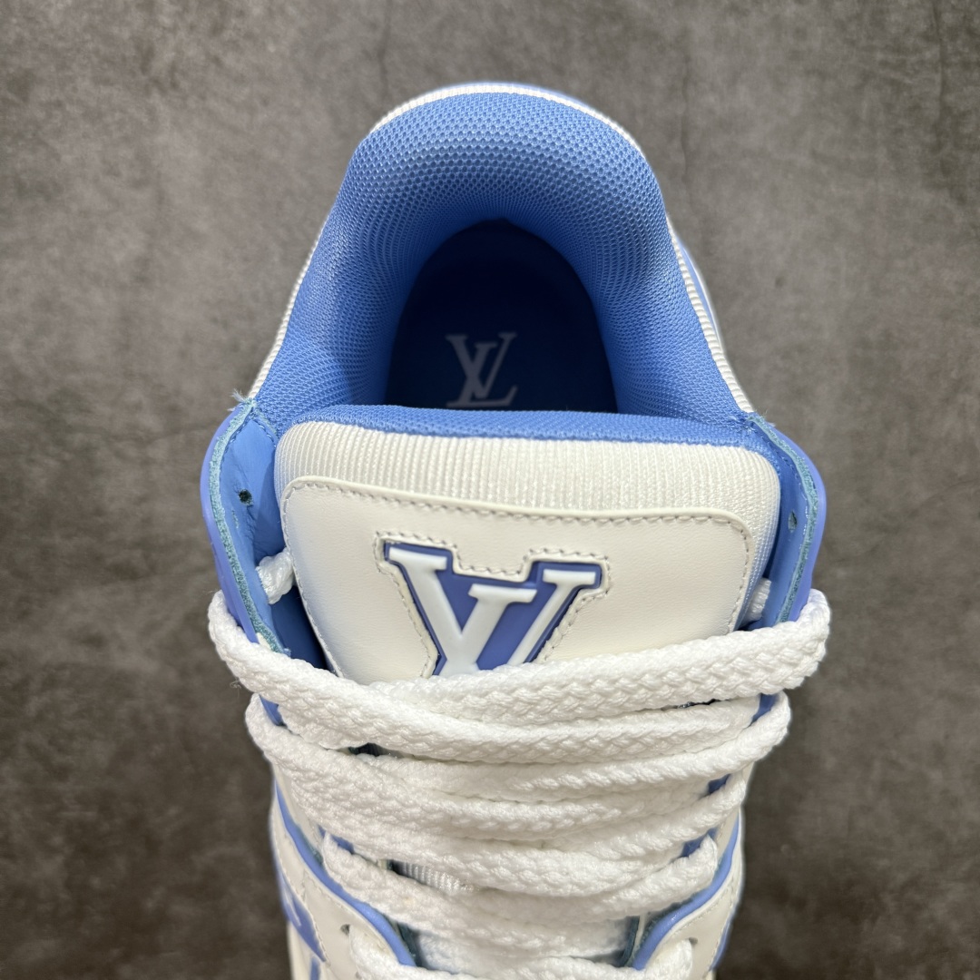 图片[8]-【LW纯原】驴家LV Trainer Maxi 胖丁系列 原版完美楦型 东莞大厂出产 品控胜过市面百分之95 原版正确TPU大底 大底克重500k 独家底磨 实物到手质感重量完全区别与市面版本。 开发费5w+ 质感媲美原版 密集度超高 区别于同行色泽质感 意大利进口头层一刀切小牛皮 皮料厚实度韧性高于市面 原版垫脚聚米微料加透气英伦网布 都是按正品一比一打造开发 不偷半点料 不掺半点假 细节原版一致 可对比 全包套原版包装配件 目前市面一梯队级别 ⚠市场太杂请注意混卖版本 可区别材料 版型 质感 包装配件 一切肉眼可见的细节。 尺码男女鞋 35 36 37 38 39 40 41 42 43 44 45 46-选品中心