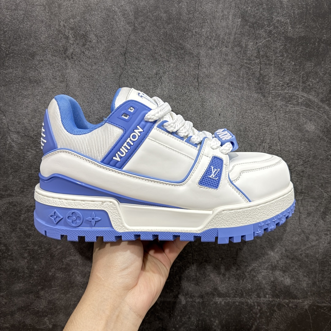 【LW纯原】驴家LV Trainer Maxi 胖丁系列 原版完美楦型 东莞大厂出产 品控胜过市面百分之95 原版正确TPU大底 大底克重500k 独家底磨 实物到手质感重量完全区别与市面版本。 开发费5w+ 质感媲美原版 密集度超高 区别于同行色泽质感 意大利进口头层一刀切小牛皮 皮料厚实度韧性高于市面 原版垫脚聚米微料加透气英伦网布 都是按正品一比一打造开发 不偷半点料 不掺半点假 细节原版一致 可对比 全包套原版包装配件 目前市面一梯队级别 ⚠市场太杂请注意混卖版本 可区别材料 版型 质感 包装配件 一切肉眼可见的细节。 尺码男女鞋 35 36 37 38 39 40 41 42 43 44 45 46-选品中心