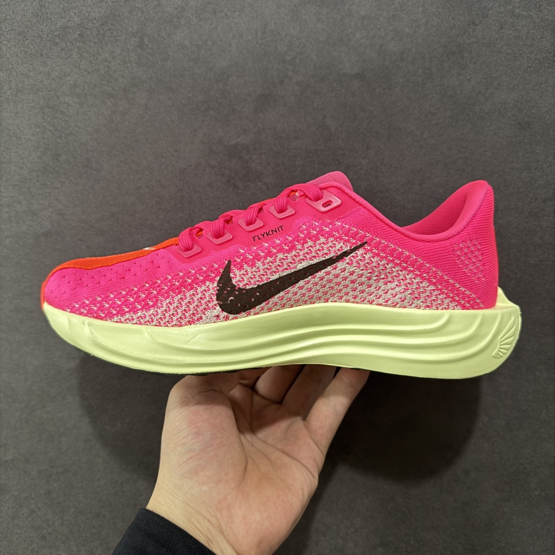 图片[2]-【RS纯原】Nike Pegasus Plus 超级飞马系列马拉松跑步鞋 HV3022-600 平台专供 充正品质 之前未流通市场版本 内里嵌入定型海绵 中底搭载前Zoom+全掌React配置 全部原鞋开发打造 所有细节全部同步原版 全新一代拥有 Zoom Air 一如既往的稳定感和流畅感 鞋面采用工程网眼设计 为特定高热区域营造出色透气性 进一步增加鞋面的穿孔数量 让足部能够快速散热 中足搭配 Flywire 飞线 在高速运动时营造舒适稳定的贴合感 内置Zoon气垫加持 动力十足！ 尺码：36 36.5 37.5 38 38.5 39 40-选品中心