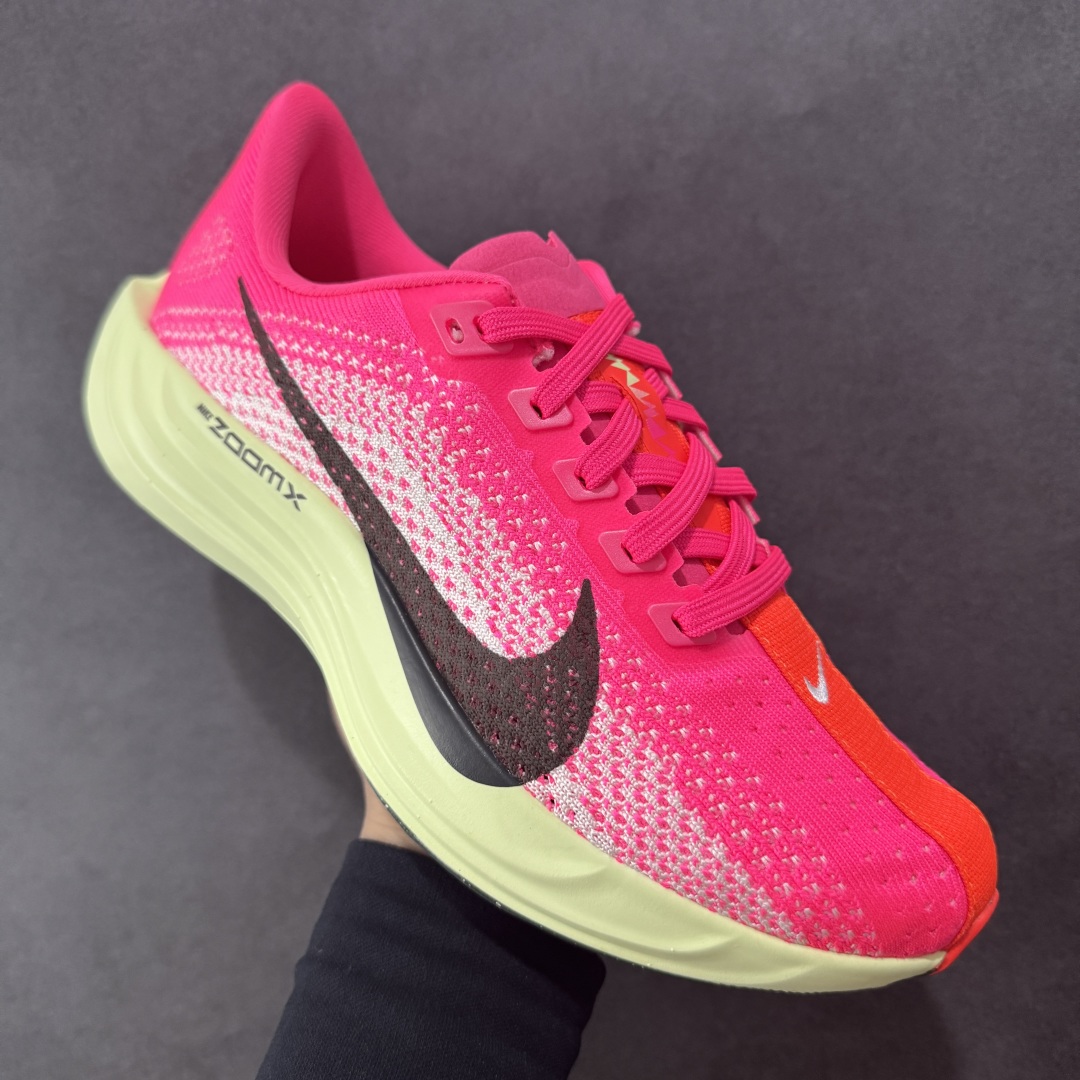 图片[3]-【RS纯原】Nike Pegasus Plus 超级飞马系列马拉松跑步鞋 HV3022-600 平台专供 充正品质 之前未流通市场版本 内里嵌入定型海绵 中底搭载前Zoom+全掌React配置 全部原鞋开发打造 所有细节全部同步原版 全新一代拥有 Zoom Air 一如既往的稳定感和流畅感 鞋面采用工程网眼设计 为特定高热区域营造出色透气性 进一步增加鞋面的穿孔数量 让足部能够快速散热 中足搭配 Flywire 飞线 在高速运动时营造舒适稳定的贴合感 内置Zoon气垫加持 动力十足！ 尺码：36 36.5 37.5 38 38.5 39 40-选品中心