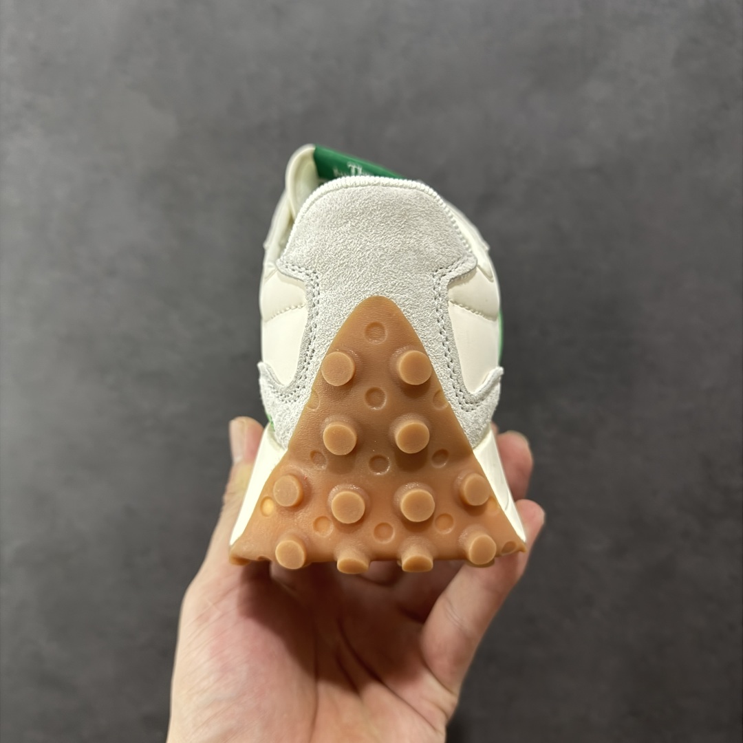 图片[4]-【K8版本】NB新百伦New Balance NB327系列复古休闲运动慢跑鞋 WS327LX 全新 New Balance 327 系列，以更纯粹的复古风格设计打造的全新造型。侧身还以解构设计，将 N 字标志以做旧压花样式呈现，样式别具新意。而麂皮、冲孔皮革的塑造，则呈现出高级怀旧气质，也让鞋款在奢华时装风格与运动氛围之间达到了平衡。 尺码：36～45半-选品中心