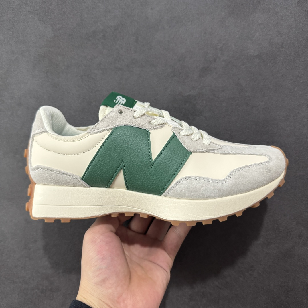 【K8版本】NB新百伦New Balance NB327系列复古休闲运动慢跑鞋 WS327LX 全新 New Balance 327 系列,以更纯粹的复古风格设计打造的全新造型。侧身还以解构设计,将 N 字标志以做旧压花样式呈现,样式别具新意。而麂皮、冲孔皮革的塑造,则呈现出高级怀旧气质,也让鞋款在奢华时装风格与运动氛围之间达到了平衡。 尺码:36~45半-选品中心