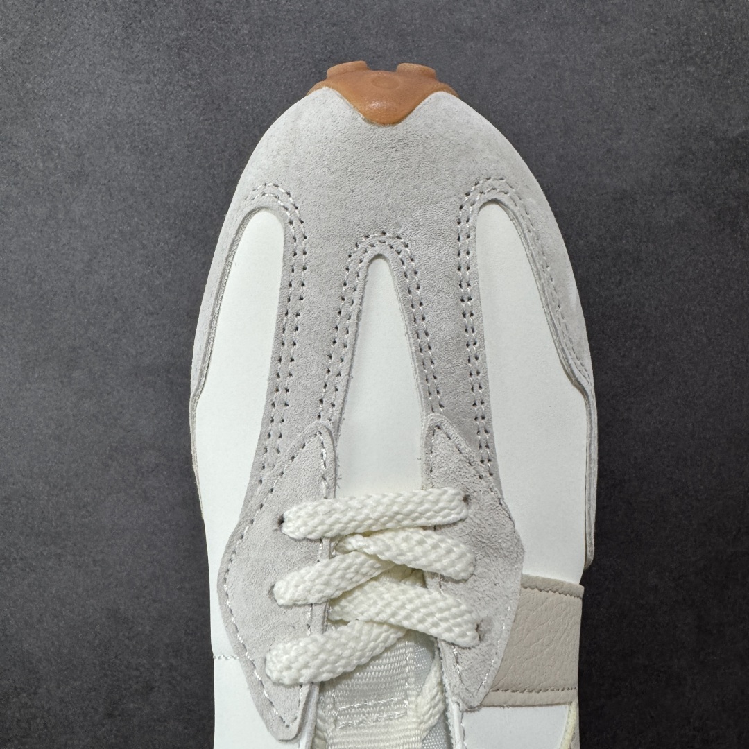 图片[8]-【K8版本】NB新百伦New Balance NB327系列复古休闲运动慢跑鞋 WS327AN 全新 New Balance 327 系列，以更纯粹的复古风格设计打造的全新造型。侧身还以解构设计，将 N 字标志以做旧压花样式呈现，样式别具新意。而麂皮、冲孔皮革的塑造，则呈现出高级怀旧气质，也让鞋款在奢华时装风格与运动氛围之间达到了平衡。 尺码：36～45半-选品中心