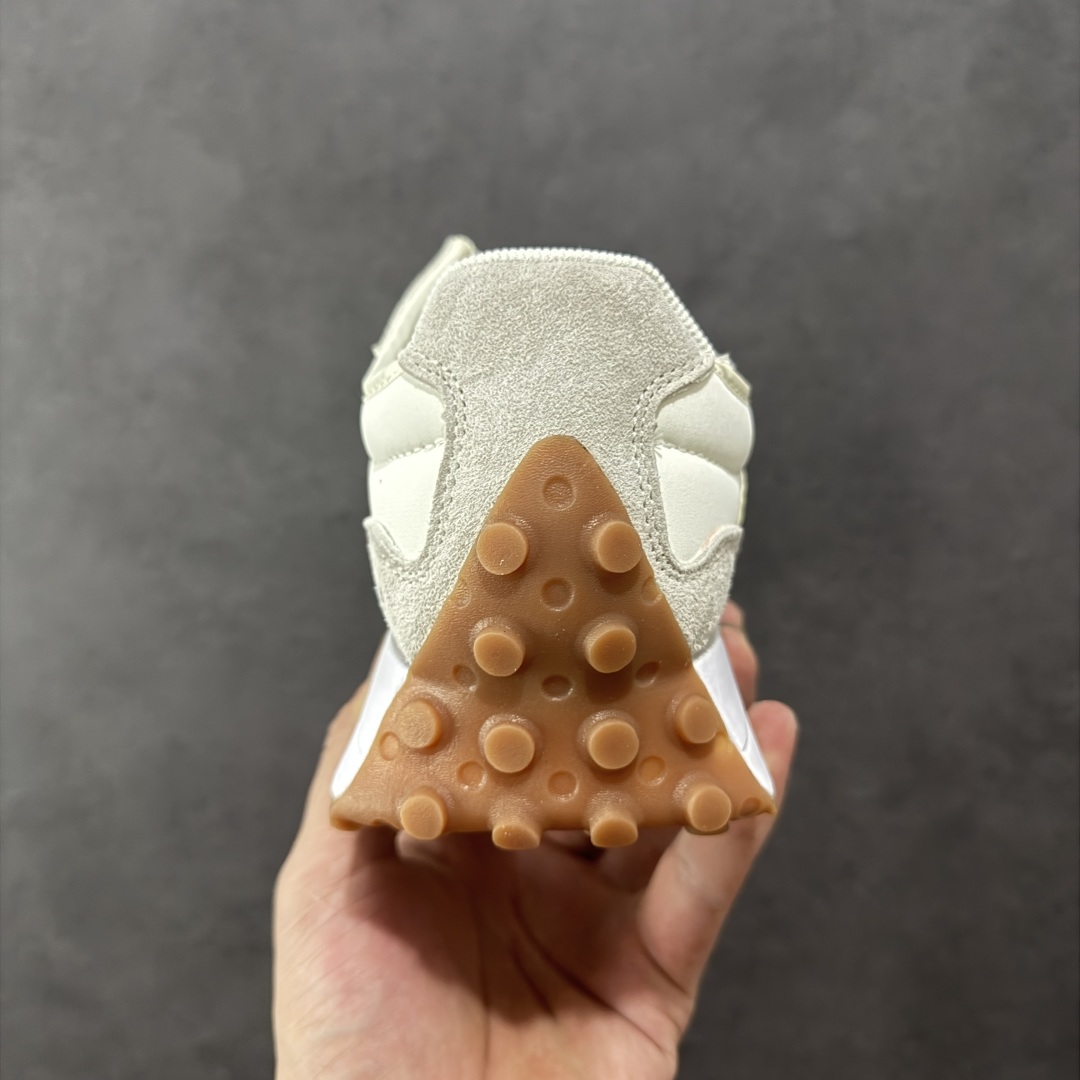 图片[4]-【K8版本】NB新百伦New Balance NB327系列复古休闲运动慢跑鞋 WS327AN 全新 New Balance 327 系列，以更纯粹的复古风格设计打造的全新造型。侧身还以解构设计，将 N 字标志以做旧压花样式呈现，样式别具新意。而麂皮、冲孔皮革的塑造，则呈现出高级怀旧气质，也让鞋款在奢华时装风格与运动氛围之间达到了平衡。 尺码：36～45半-选品中心