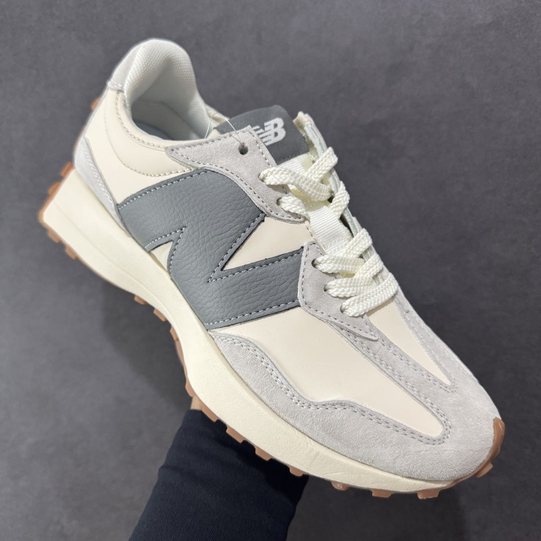 图片[3]-【K8版本】NB新百伦New Balance NB327系列复古休闲运动慢跑鞋 WS327LT 全新 New Balance 327 系列，以更纯粹的复古风格设计打造的全新造型。侧身还以解构设计，将 N 字标志以做旧压花样式呈现，样式别具新意。而麂皮、冲孔皮革的塑造，则呈现出高级怀旧气质，也让鞋款在奢华时装风格与运动氛围之间达到了平衡。 尺码：36～45半-选品中心