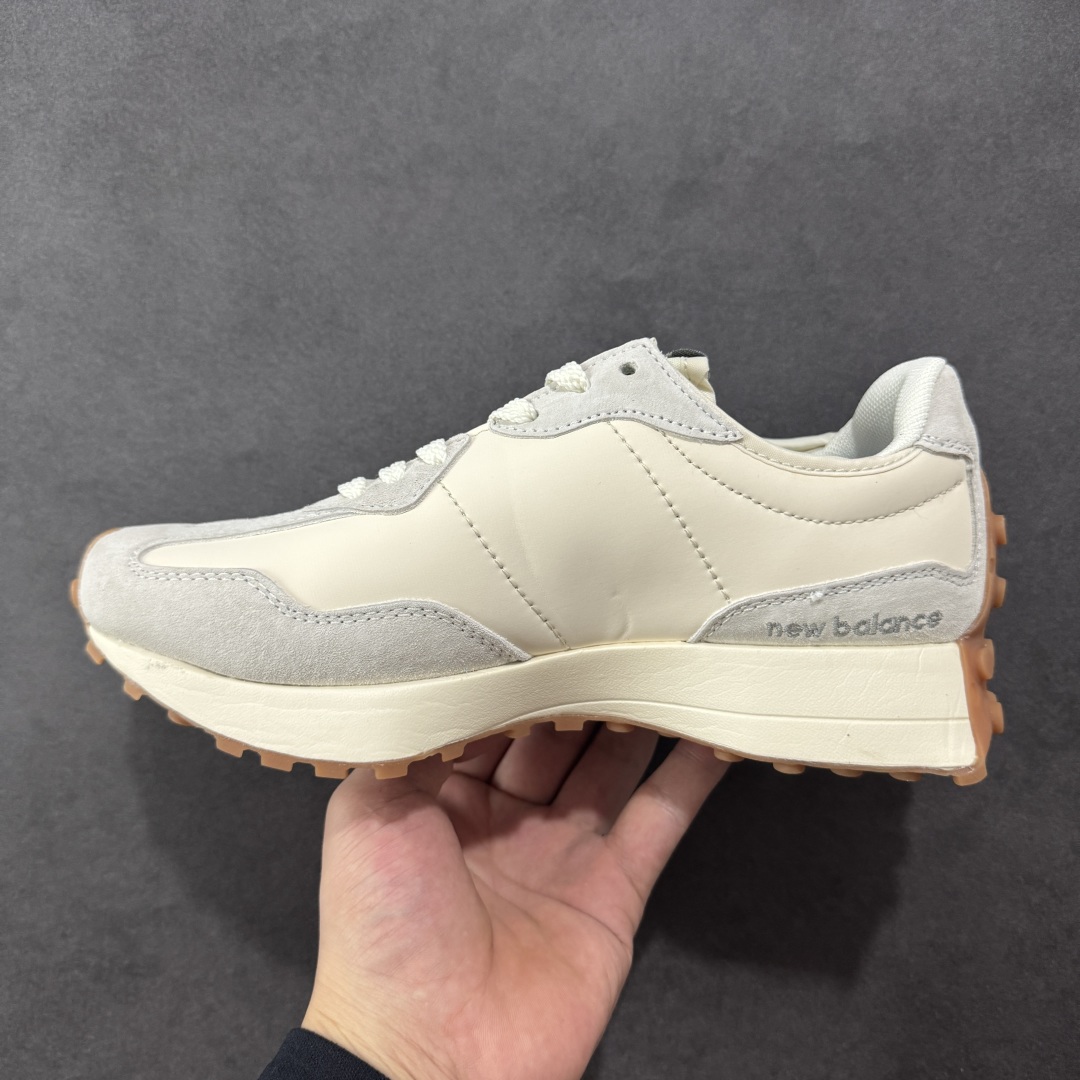 图片[2]-【K8版本】NB新百伦New Balance NB327系列复古休闲运动慢跑鞋 WS327LT 全新 New Balance 327 系列，以更纯粹的复古风格设计打造的全新造型。侧身还以解构设计，将 N 字标志以做旧压花样式呈现，样式别具新意。而麂皮、冲孔皮革的塑造，则呈现出高级怀旧气质，也让鞋款在奢华时装风格与运动氛围之间达到了平衡。 尺码：36～45半-选品中心
