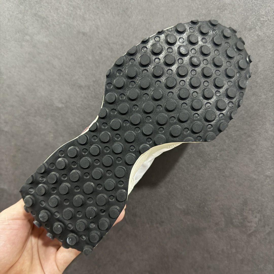 图片[9]-【K8版本】NB新百伦New Balance NB327系列复古休闲运动慢跑鞋 WS327CD 全新 New Balance 327 系列，以更纯粹的复古风格设计打造的全新造型。侧身还以解构设计，将 N 字标志以做旧压花样式呈现，样式别具新意。而麂皮、冲孔皮革的塑造，则呈现出高级怀旧气质，也让鞋款在奢华时装风格与运动氛围之间达到了平衡。 尺码：36～45半-选品中心