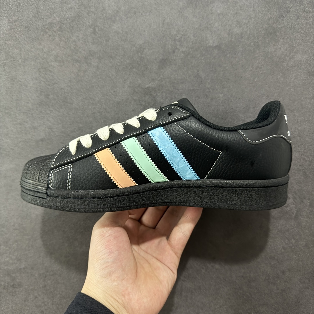 图片[2]-【定制版】AD Originals Superstar x KAWS 黑蓝绿 采用全新头层拼接皮革材质 后跟采用特色3D立体印字 渠道正品订单 诠释市场最高工艺水平 全鞋进口头层皮料打造 区别市面普通真标版本，进出专柜无压力 货号：BZ2533 尺码：36-45-选品中心