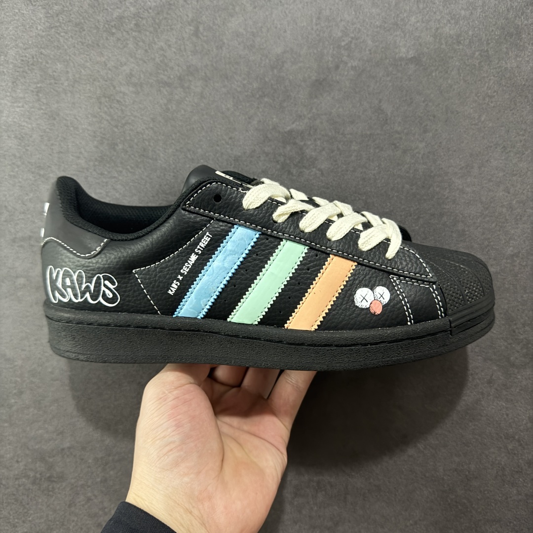 【定制版】AD Originals Superstar x KAWS 黑蓝绿 采用全新头层拼接皮革材质 后跟采用特色3D立体印字 渠道正品订单 诠释市场最高工艺水平 全鞋进口头层皮料打造 区别市面普通真标版本,进出专柜无压力 货号:BZ2533 尺码:36-45-选品中心