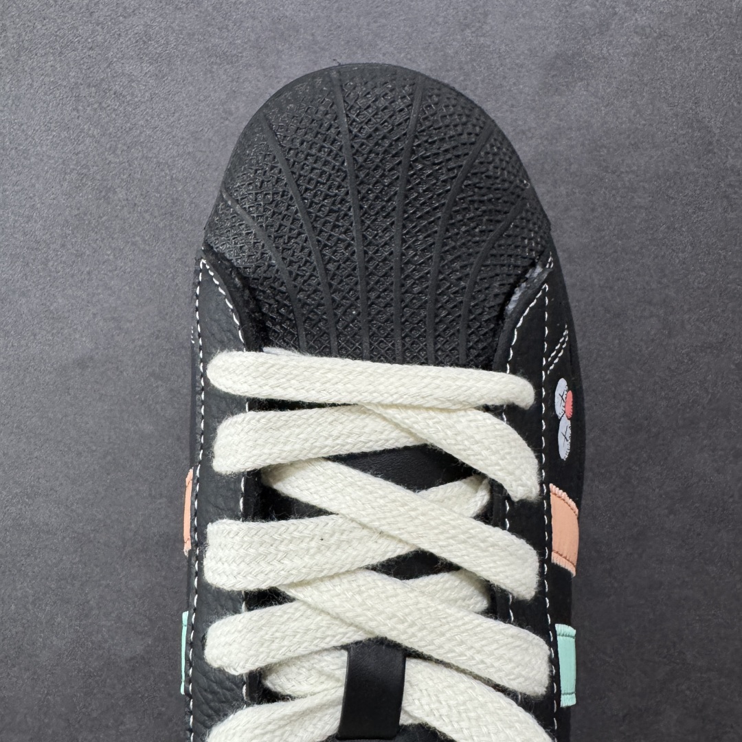 图片[8]-【定制版】AD Originals Superstar x KAWS 黑蓝绿 采用全新头层拼接皮革材质 后跟采用特色3D立体印字 渠道正品订单 诠释市场最高工艺水平 全鞋进口头层皮料打造 区别市面普通真标版本，进出专柜无压力 货号：BZ2533 尺码：36-45-选品中心