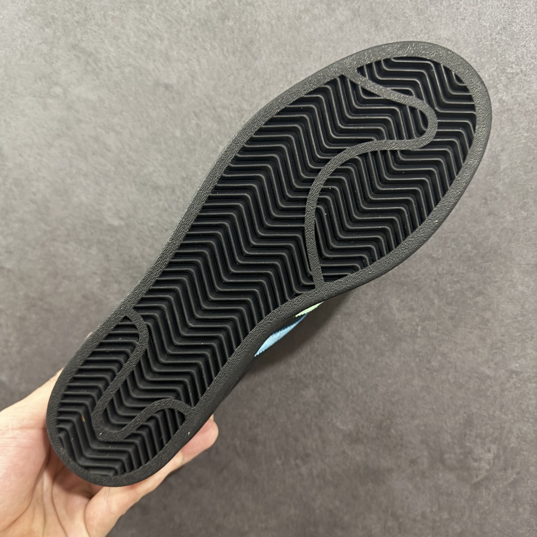 图片[9]-【定制版】AD Originals Superstar x KAWS 黑蓝绿 采用全新头层拼接皮革材质 后跟采用特色3D立体印字 渠道正品订单 诠释市场最高工艺水平 全鞋进口头层皮料打造 区别市面普通真标版本，进出专柜无压力 货号：BZ2533 尺码：36-45-选品中心