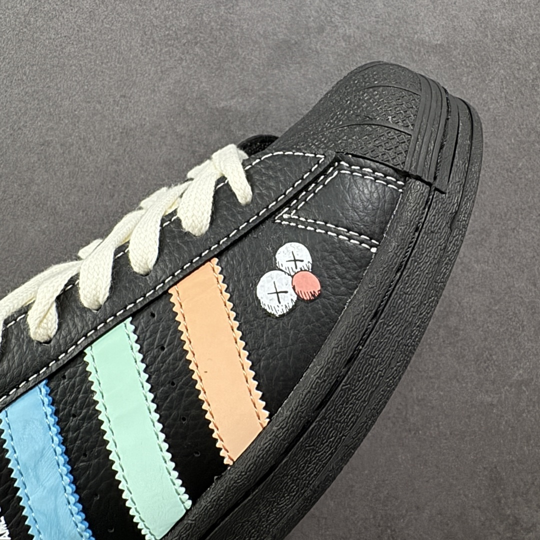 图片[5]-【定制版】AD Originals Superstar x KAWS 黑蓝绿 采用全新头层拼接皮革材质 后跟采用特色3D立体印字 渠道正品订单 诠释市场最高工艺水平 全鞋进口头层皮料打造 区别市面普通真标版本，进出专柜无压力 货号：BZ2533 尺码：36-45-选品中心