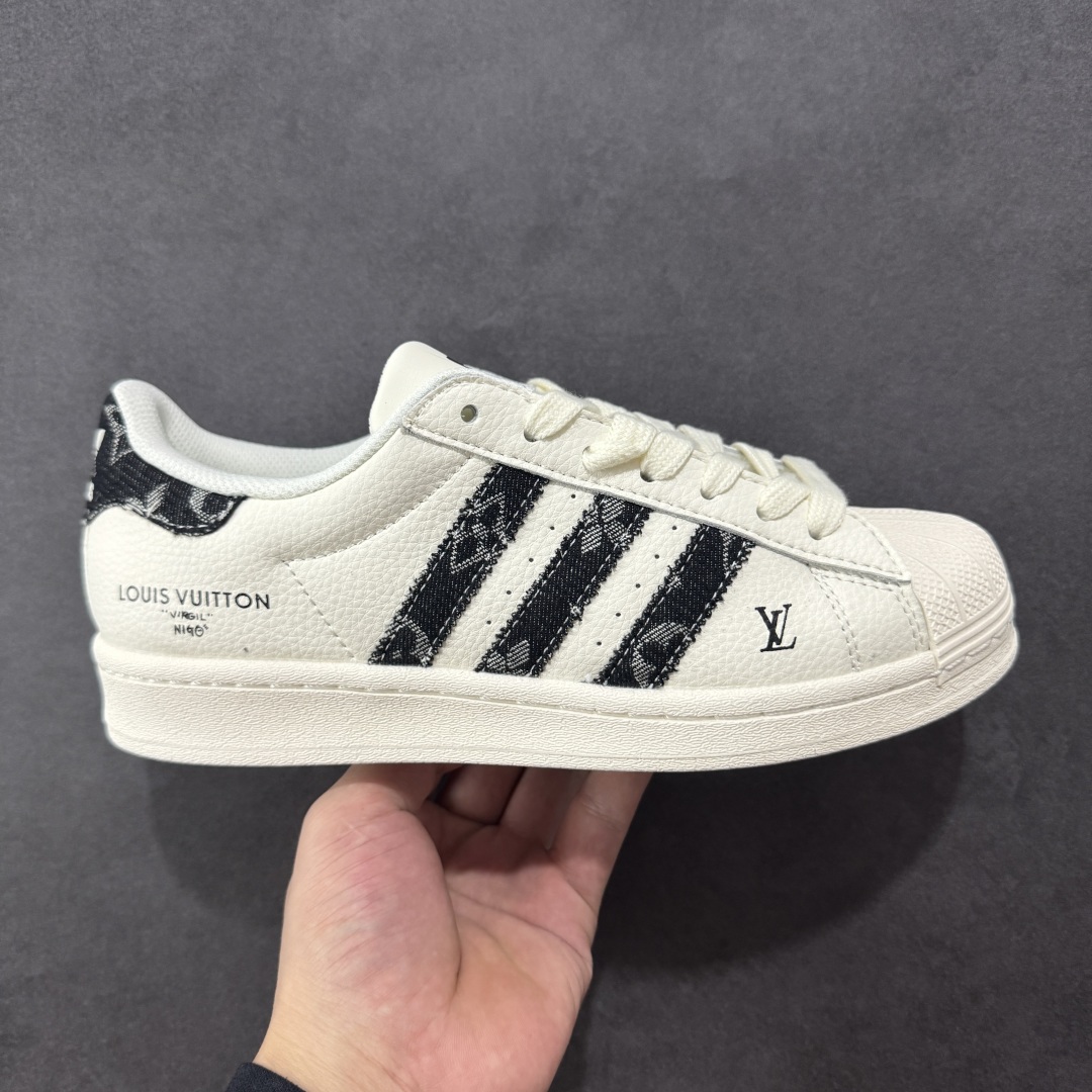 【定制版】AD Originals Superstar x Louis Vuitton 白黑 采用全新头层拼接皮革材质 后跟采用特色3D立体印字 渠道正品订单 诠释市场最高工艺水平 全鞋进口头层皮料打造 区别市面普通真标版本,进出专柜无压力 货号:SD6820 尺码:36-45-选品中心
