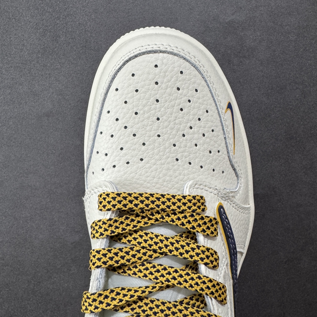 图片[8]-【定制版】Travis Scott x Nike Air Jordan 1 Low x LOS ANGELES Air Jordan 1 Low 反转洛杉矶湖人白黄小勾满天星倒钩 纯原版本 全鞋采用原装头层皮，用料扎实 精雕细琢 鞋型极致还原 飞翼3D打印改良 深度立体 四线中底拉帮皮料选材 钢印 背胶一应俱全 全新批次 原装原模大底全鞋原厂定制皮料，手感细腻正确折边工艺 完美细节诠释 货号：XB1979 007 尺码：36 36.5 37.5 38 38.5 39 40 40.5 41 42 42.5 43 44 44.5 45-选品中心