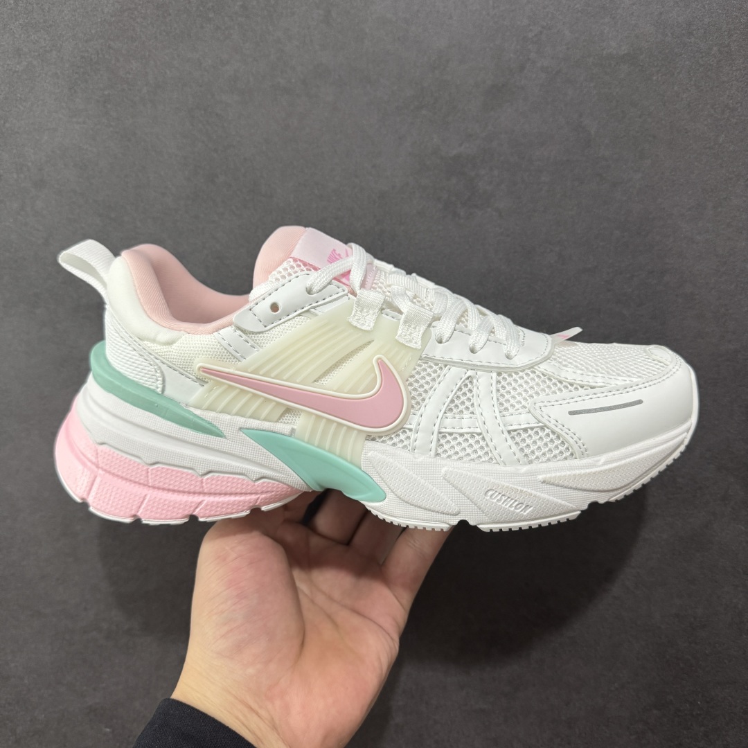 【公司级】NK V2k Runtekk 复古老爹鞋跑步鞋 FD0736-002 材质上使用大面积网眼 皮革 TPU 组成 支撑和透气性肯定不错 中底处由 Cushlon 泡绵打造 保证在压马路时可以提供优秀脚感 并通过一手做旧氧化效果突出复古感 中底造型很容易让大家联想到巴黎世家3XL 增高效果同样不能忽视 尺码:36-45含半码-选品中心