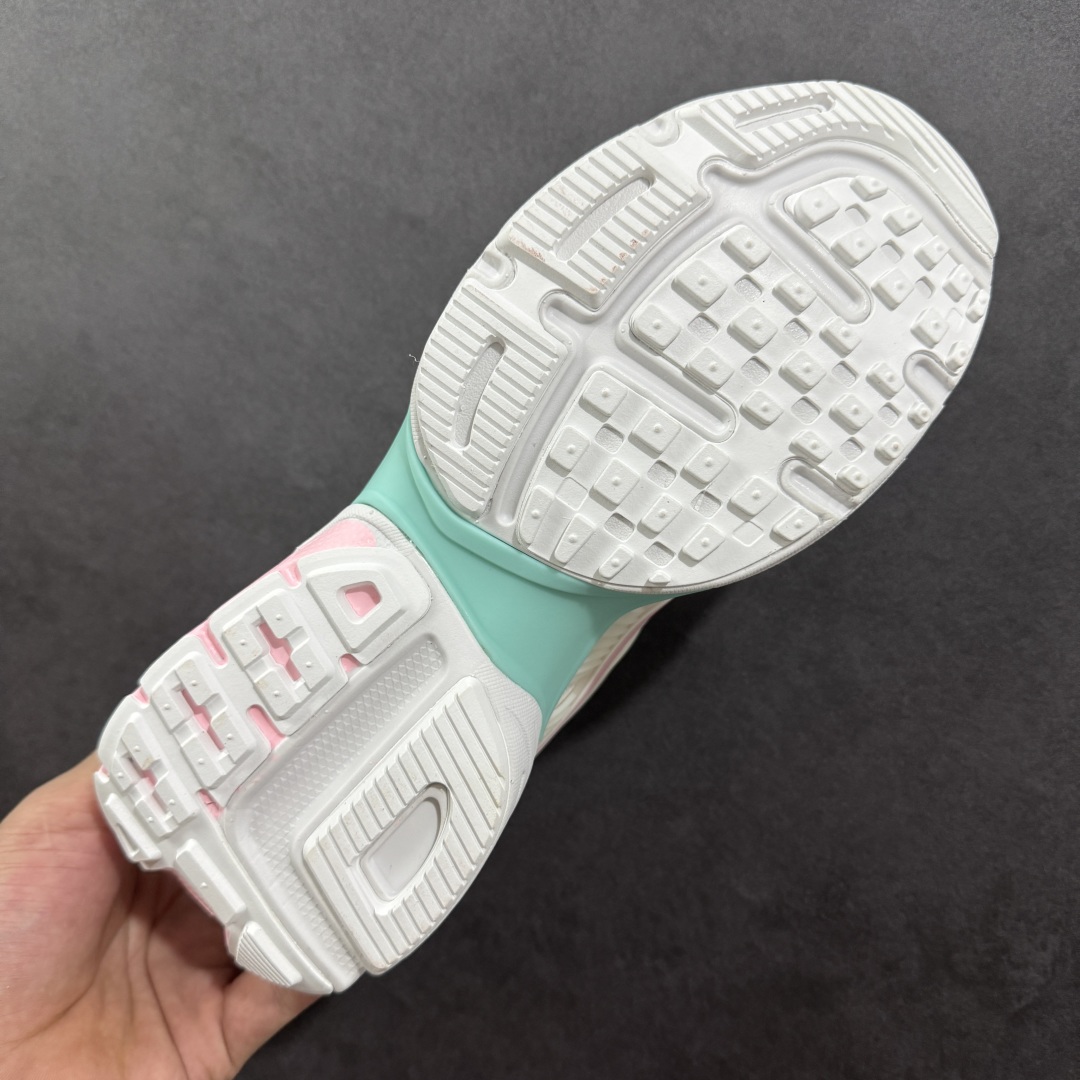 图片[9]-【公司级】NK V2k Runtekk 复古老爹鞋跑步鞋 FD0736-002 材质上使用大面积网眼 皮革 TPU 组成 支撑和透气性肯定不错 中底处由 Cushlon 泡绵打造 保证在压马路时可以提供优秀脚感 并通过一手做旧氧化效果突出复古感 中底造型很容易让大家联想到巴黎世家3XL 增高效果同样不能忽视 尺码：36-45含半码-选品中心