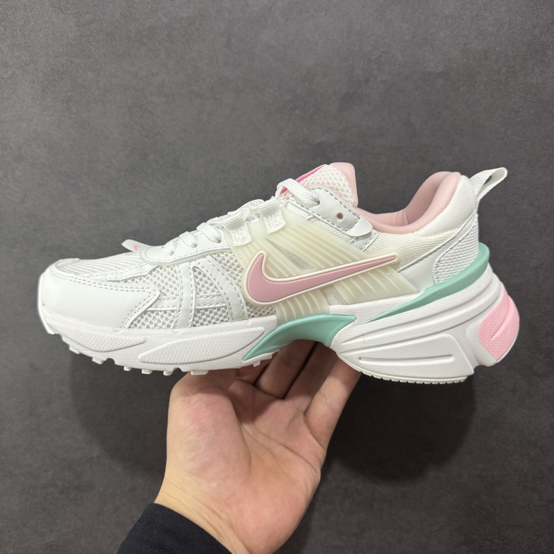 图片[2]-【公司级】NK V2k Runtekk 复古老爹鞋跑步鞋 FD0736-002 材质上使用大面积网眼 皮革 TPU 组成 支撑和透气性肯定不错 中底处由 Cushlon 泡绵打造 保证在压马路时可以提供优秀脚感 并通过一手做旧氧化效果突出复古感 中底造型很容易让大家联想到巴黎世家3XL 增高效果同样不能忽视 尺码：36-45含半码-选品中心