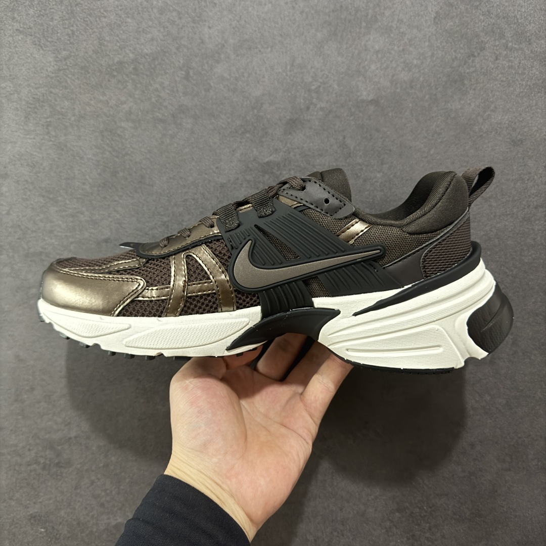 图片[2]-【公司级】NK V2k Runtekk 复古老爹鞋跑步鞋 HJ4497-200 材质上使用大面积网眼 皮革 TPU 组成 支撑和透气性肯定不错 中底处由 Cushlon 泡绵打造 保证在压马路时可以提供优秀脚感 并通过一手做旧氧化效果突出复古感 中底造型很容易让大家联想到巴黎世家3XL 增高效果同样不能忽视 尺码：36-45含半码-选品中心