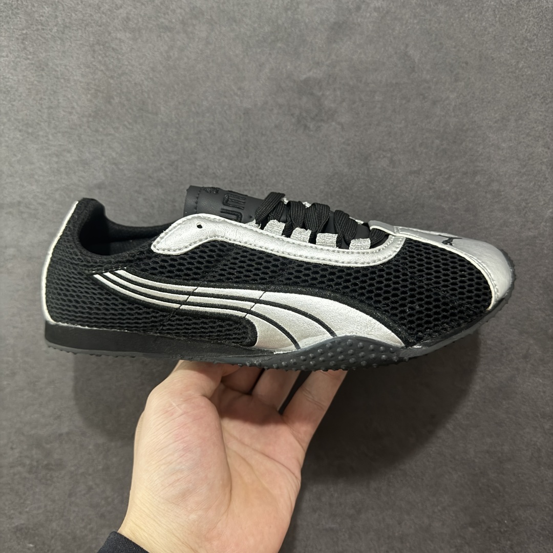 【公司级】彪马Puma H-Street 低帮专业越野德训鞋 PUMA H-STREET的设计巧妙融合了经典与创新 透气网面鞋身是对复古运动美学的致敬 它不仅延续了PUMA一贯的运动基因 更保证了穿着时的舒适度与透气性 让双脚在夏日也能自由“呼吸” 经典的鞋型设计 带着岁月沉淀的韵味 货号: 403692 02 尺码: 36 36.5 37 38 38.5 39 40 40.5 41 42 42.5 43 44 45-选品中心