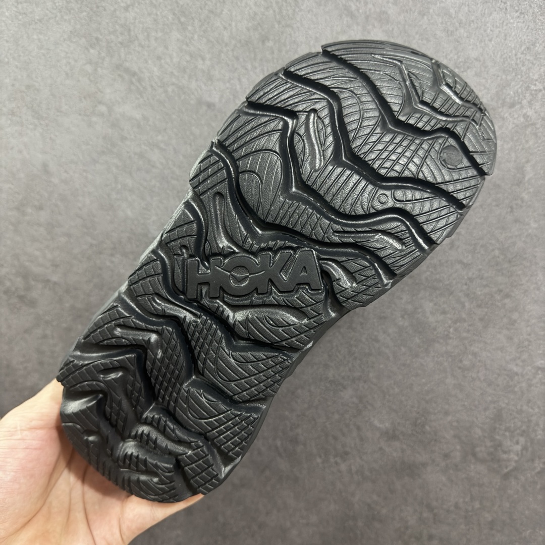 图片[9]-【纯原版】HOKA ONE ONE Restore Chukka 蛇年限定版 舒适防滑低帮休闲城市通勤跑步鞋 男女同款 黑色 HOKA ONE ONE是来自美国的跑步鞋知名品牌，创立于2009年，始终致力于为所有跑者提供更新、更好的跑步装备。相比常规跑鞋，HOKA ONE ONE特别研发使用性能独特的几何形跑鞋中底，此种鞋底更厚、更高、回弹性也更好，除了卓越的缓冲性能，它还能为各种阶段的跑者带来更具动感、更加稳定的跑步体验。HOKA ONE ONE从设计之初就清楚意识到，要保证跑者步幅的均匀一致，双脚自然而然的运动至关重要。 尺码：36 36.5 37.5 38 38.5 39 40 40.5 41 42 42.5 43 44 44.5 45-选品中心