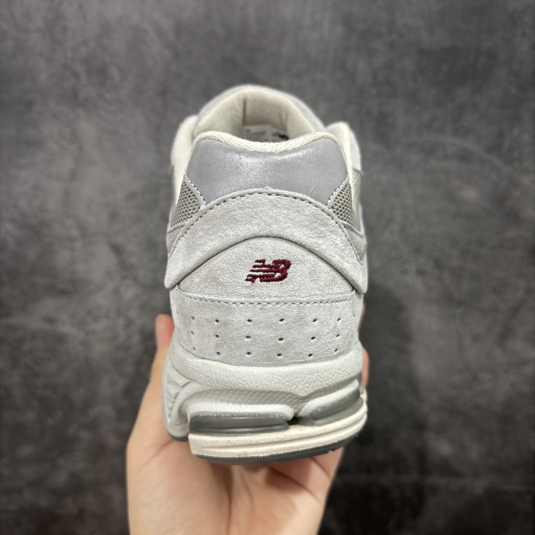 图片[4]-【纯原c版】NB New Balance M2002R 新百伦U2002REE 浅灰色 全新版本出货 新配色陆续开发出货 品质很好 价格实惠 全套原楦原纸板原厂数据开发 原厂网纱 原装进口皮料 正确绒感卡色 正确中底拉帮中底网布细节 一比一手工擦旧效果 冲裁组合 匠心打造 耗时两个月开发完成 工艺极其复杂难度可想而知 新开独立私模大底 全网唯一正确做旧组合大底 高端零售专供产物 尺码：36 37 37.5 38 38.5 39.5 40 40.5 41.5 42 42.5 43 44 44.5 45 45.5 46.5-选品中心
