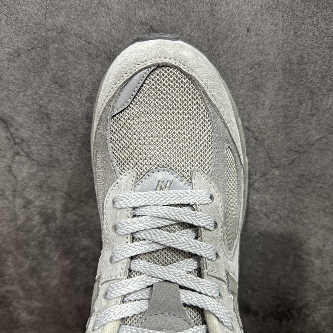 图片[5]-【纯原c版】NB New Balance M2002R 新百伦U2002REE 浅灰色 全新版本出货 新配色陆续开发出货 品质很好 价格实惠 全套原楦原纸板原厂数据开发 原厂网纱 原装进口皮料 正确绒感卡色 正确中底拉帮中底网布细节 一比一手工擦旧效果 冲裁组合 匠心打造 耗时两个月开发完成 工艺极其复杂难度可想而知 新开独立私模大底 全网唯一正确做旧组合大底 高端零售专供产物 尺码：36 37 37.5 38 38.5 39.5 40 40.5 41.5 42 42.5 43 44 44.5 45 45.5 46.5-选品中心