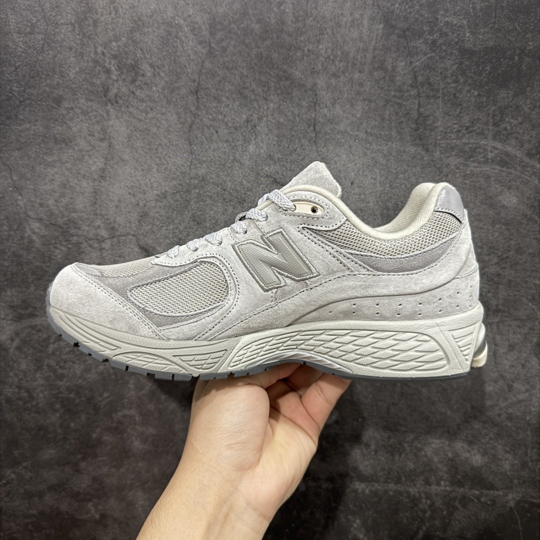 图片[2]-【纯原c版】NB New Balance M2002R 新百伦U2002REE 浅灰色 全新版本出货 新配色陆续开发出货 品质很好 价格实惠 全套原楦原纸板原厂数据开发 原厂网纱 原装进口皮料 正确绒感卡色 正确中底拉帮中底网布细节 一比一手工擦旧效果 冲裁组合 匠心打造 耗时两个月开发完成 工艺极其复杂难度可想而知 新开独立私模大底 全网唯一正确做旧组合大底 高端零售专供产物 尺码：36 37 37.5 38 38.5 39.5 40 40.5 41.5 42 42.5 43 44 44.5 45 45.5 46.5-选品中心