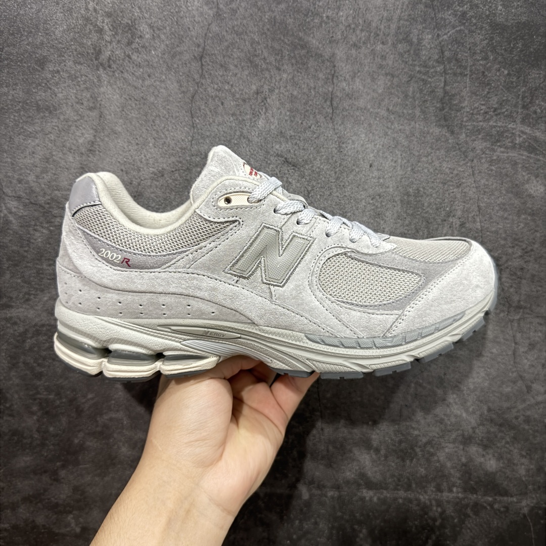 【纯原c版】NB New Balance M2002R 新百伦U2002REE 浅灰色 全新版本出货 新配色陆续开发出货 品质很好 价格实惠 全套原楦原纸板原厂数据开发 原厂网纱 原装进口皮料 正确绒感卡色 正确中底拉帮中底网布细节 一比一手工擦旧效果 冲裁组合 匠心打造 耗时两个月开发完成 工艺极其复杂难度可想而知 新开独立私模大底 全网唯一正确做旧组合大底 高端零售专供产物 尺码:36 37 37.5 38 38.5 39.5 40 40.5 41.5 42 42.5 43 44 44.5 45 45.5 46.5-选品中心