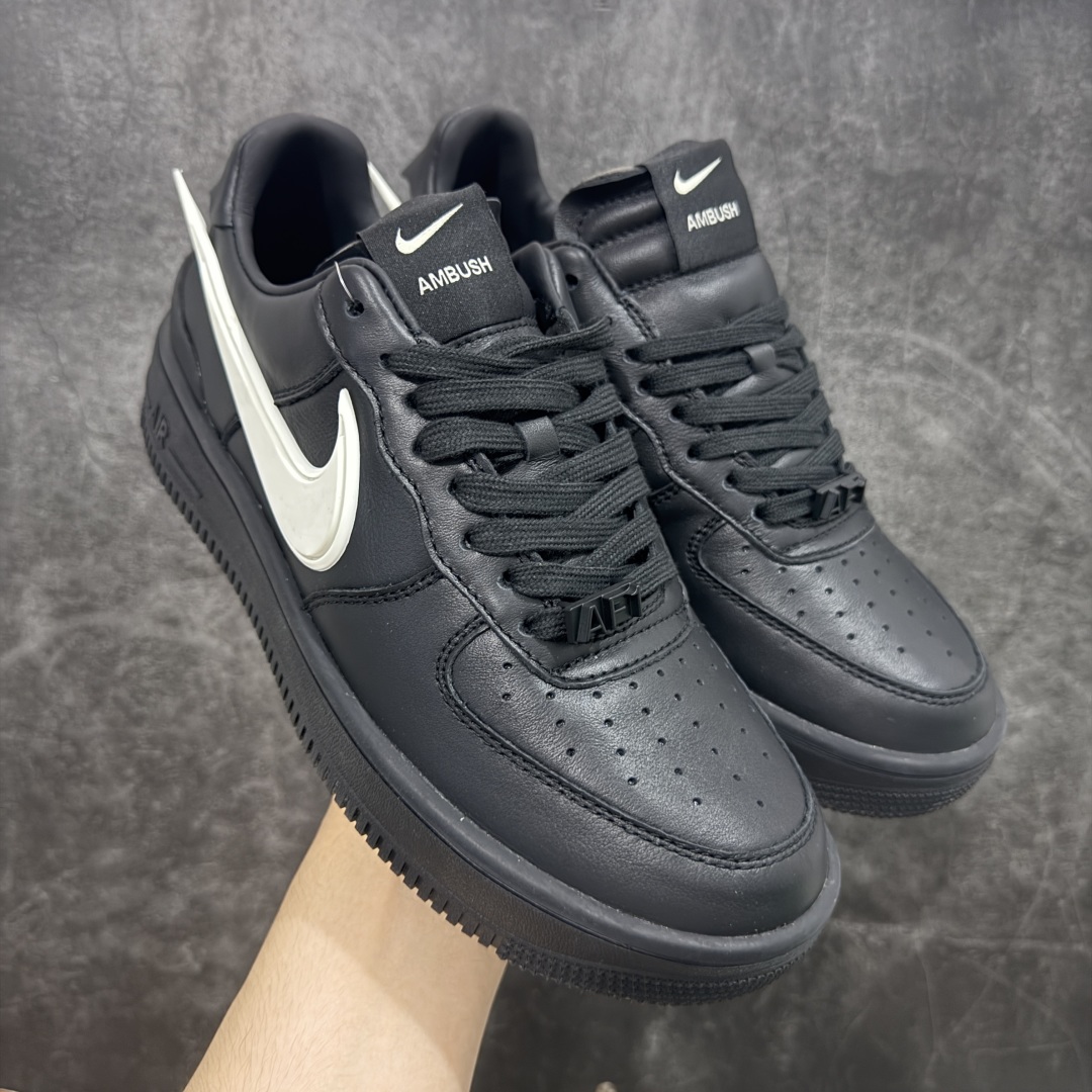 【OWF外贸版】Ambush x AF1 Air Force 1 Low 空军一号低帮运动板鞋 联名大钩黑白 DV3464-001 独家正确版 完美出品 高端外贸 零售客户首选 AMBUSH X AF1 Low 联名款 第一色已入库 后续配色陆续出 顶流 原鞋开版 耗时3个月匠心打造 原厂进口纳帕皮料 人工甩皮 全新正确RB原大底 上手上脚复刻正品质感 尺码: 36-47.5-选品中心