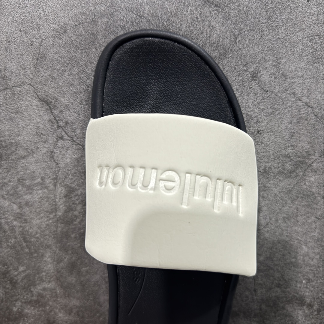 图片[5]-【pk版本】Lululemon Rsetfeel Slide 露露乐檬拖鞋 立体针织弹力鞋面轻量透气，中底采用Lululemon特别研发的加厚泡棉材料，利用专门的分层解构和泡棉技术实现了缓震和支撑性的平衡。采用TPU后跟支撑，减震设计，缓冲接地力，舒适回弹。 小红书爆款 一鞋难求👊🏻 尺码：36-45-选品中心