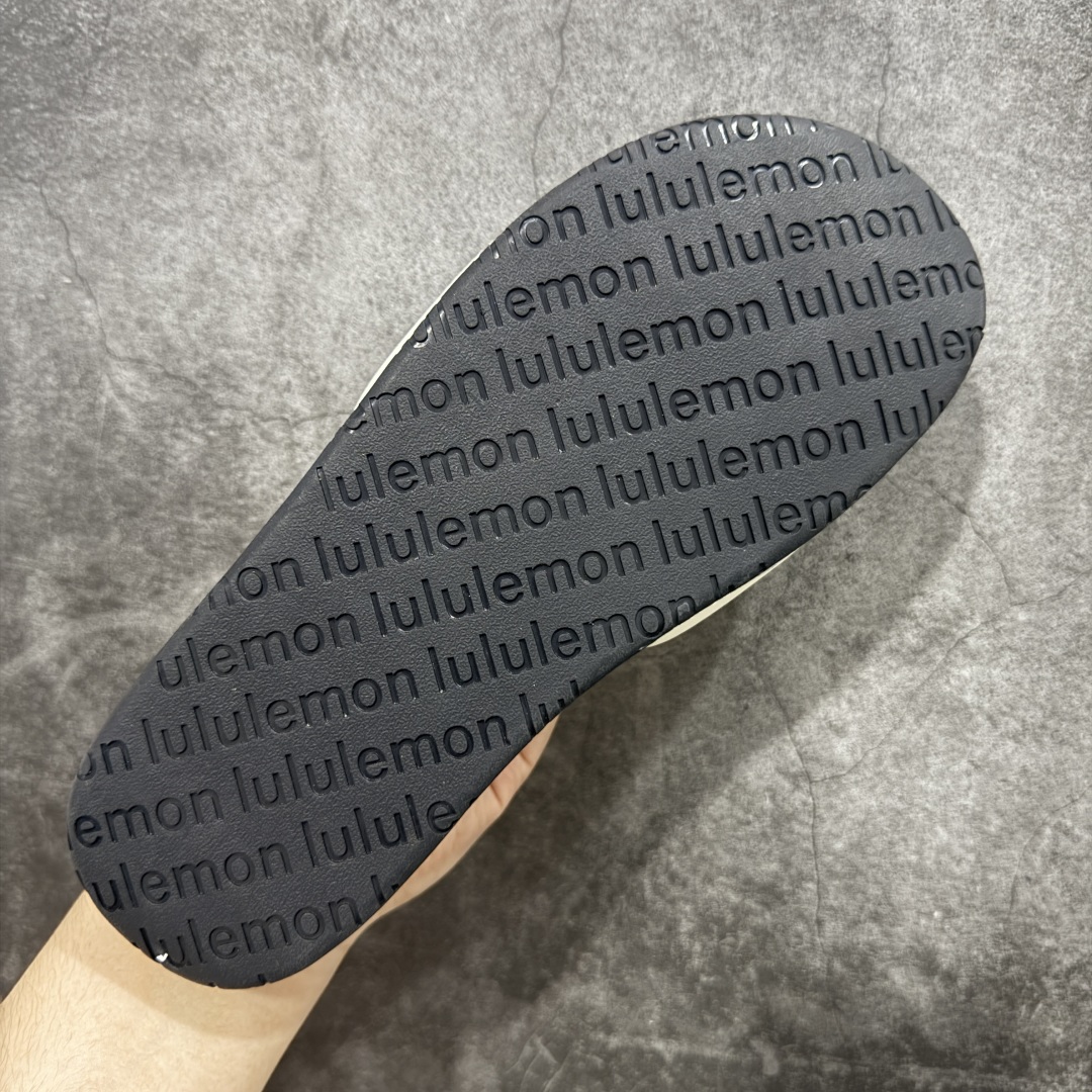 图片[8]-【pk版本】Lululemon Rsetfeel Slide 露露乐檬拖鞋 立体针织弹力鞋面轻量透气，中底采用Lululemon特别研发的加厚泡棉材料，利用专门的分层解构和泡棉技术实现了缓震和支撑性的平衡。采用TPU后跟支撑，减震设计，缓冲接地力，舒适回弹。 小红书爆款 一鞋难求👊🏻 尺码：36-45-选品中心