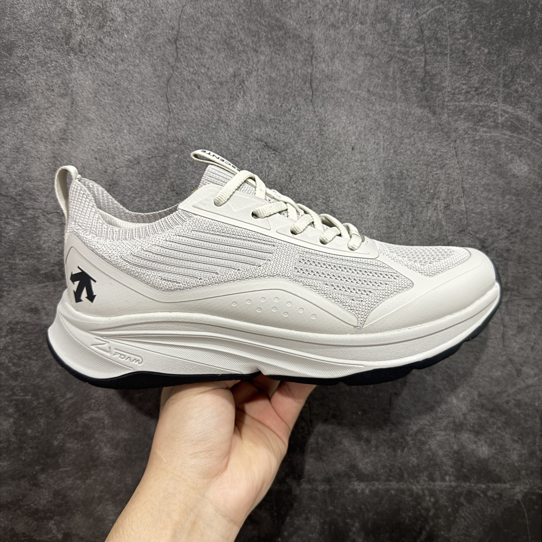 【纯原版】迪桑特Descente Running 跑步系列 针织“灰武士” ·广东大厂出品 99%还原度 ·独立私模开发,只为真正还原zp · 私人定制原版鞋面,舒适透气更好定型 ·城市通勤/运动健身/轻户外徒步 ·黑色系潮鞋还有机能风的设计感 ·原版开发大底,脚感特别轻盈 尺码:39 40 41 42 43 44-选品中心