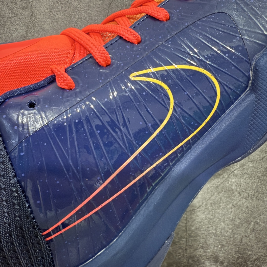 图片[4]-【Star版本】Caitlin Clark x Nike Kobe 5 Protro “Indiana Fever” 科比5代克拉克森联名蓝色 IM3207-400 完美复刻公司货 前掌超大Zoom Turbo气垫 后掌EVA缓震 真正的原汁原味 还原ZP脚感 全身鞋材卡料色独家定制 唯一正确喷漆工艺Swoosh 正确凹凸蛇鳞工艺 正确鞋面渐变效果 内全置真动飞态线 独立原厂模具 最大尺码达到48.5码 首批不拼图大几率过验 亲测已过 支持各种高强度实战 无需担心 上脚价 补货周期极长 脚宽建议买大半码 科比系列前掌偏窄 不影响二次销售 支持七天无理由退换 尺码：40 40.5 41 42 42.5 43 44 44.5 45 45.5 46 47.5 48.5-选品中心